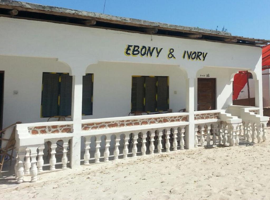 Ebony & Ivory Beach Bungalows Nungwi Luaran gambar